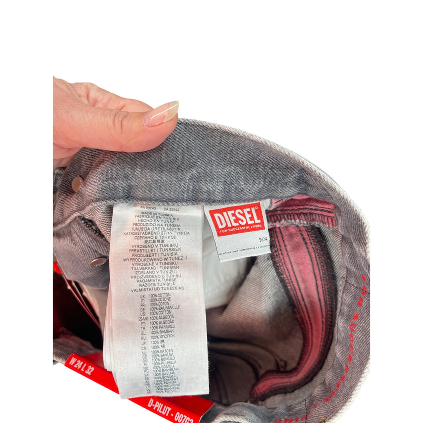 ✨ Diesel D-Pilut Two-Tone Jeans Sz 24 NWT – Grey & Red Straight Leg Denim