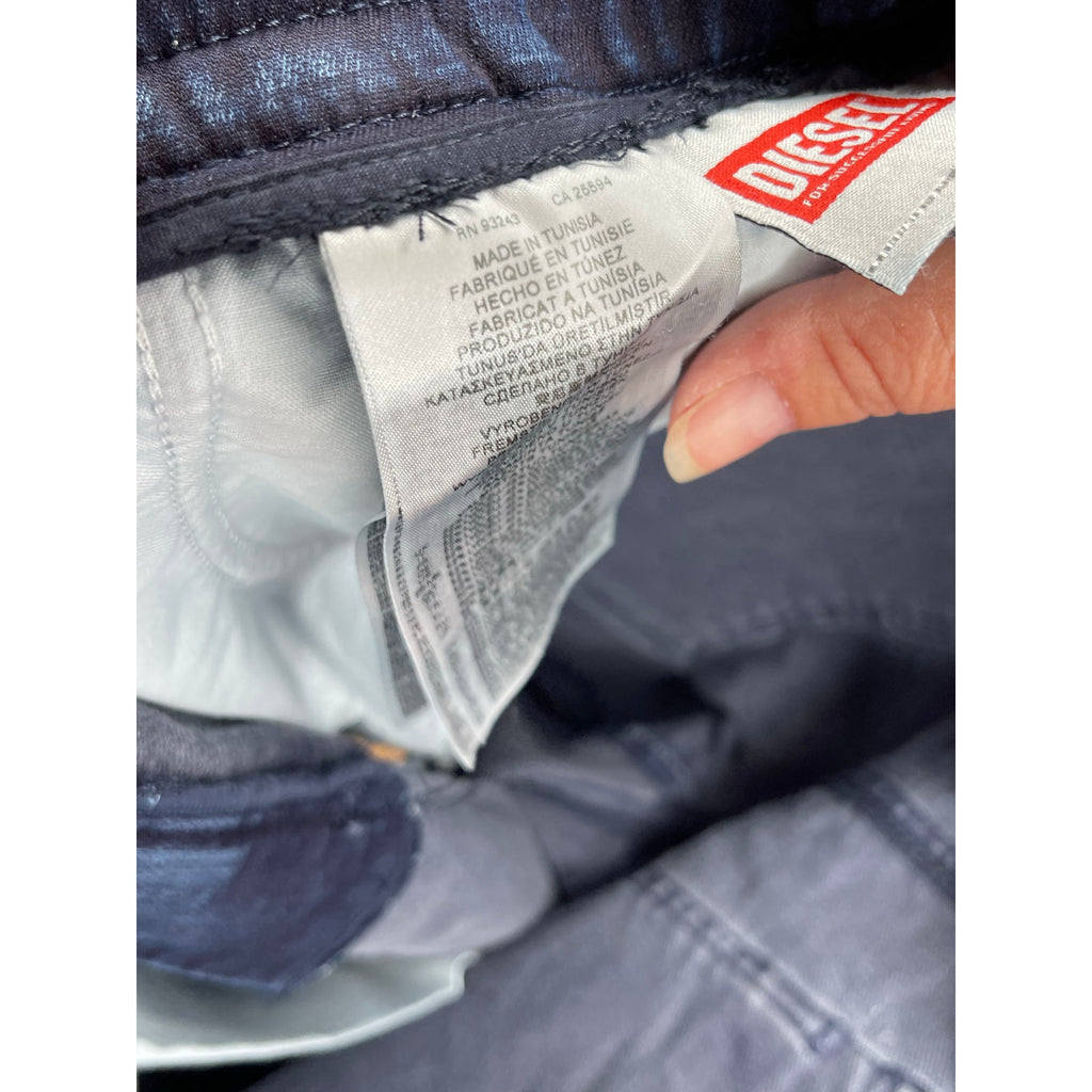 Diesel D-Krooley Cargo Short Jogg – NWT
Size: 30